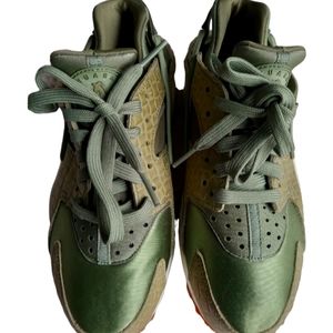 Nike Air Huarache Olive Green Women’s 7